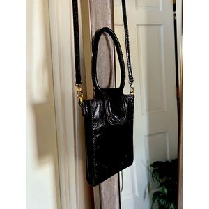 Gorgeous HOBO “Sheila” Crossbody in Black Polished Leather 🖤 LIKE NEW ✨